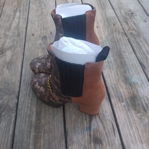 Coach Chelsea Platform Booties W/ Horse & Carriage Print - Picture 10 of 12